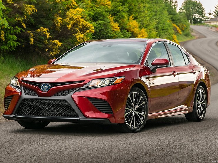 Toyota показала новую версию Camry