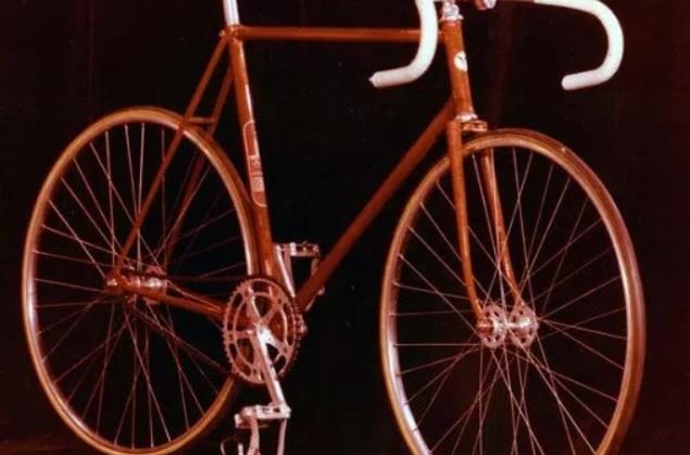 Викторина: Угадай сколько стоили автомобили, велосипеды, мотоциклы и другие товары-услуги в СССР?